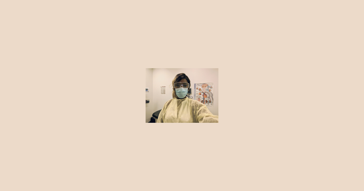 Denika, an RNAO member in scrubs and mask