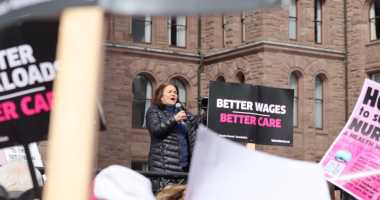Health care not in 'crisis,' minister says. Nurses disagree